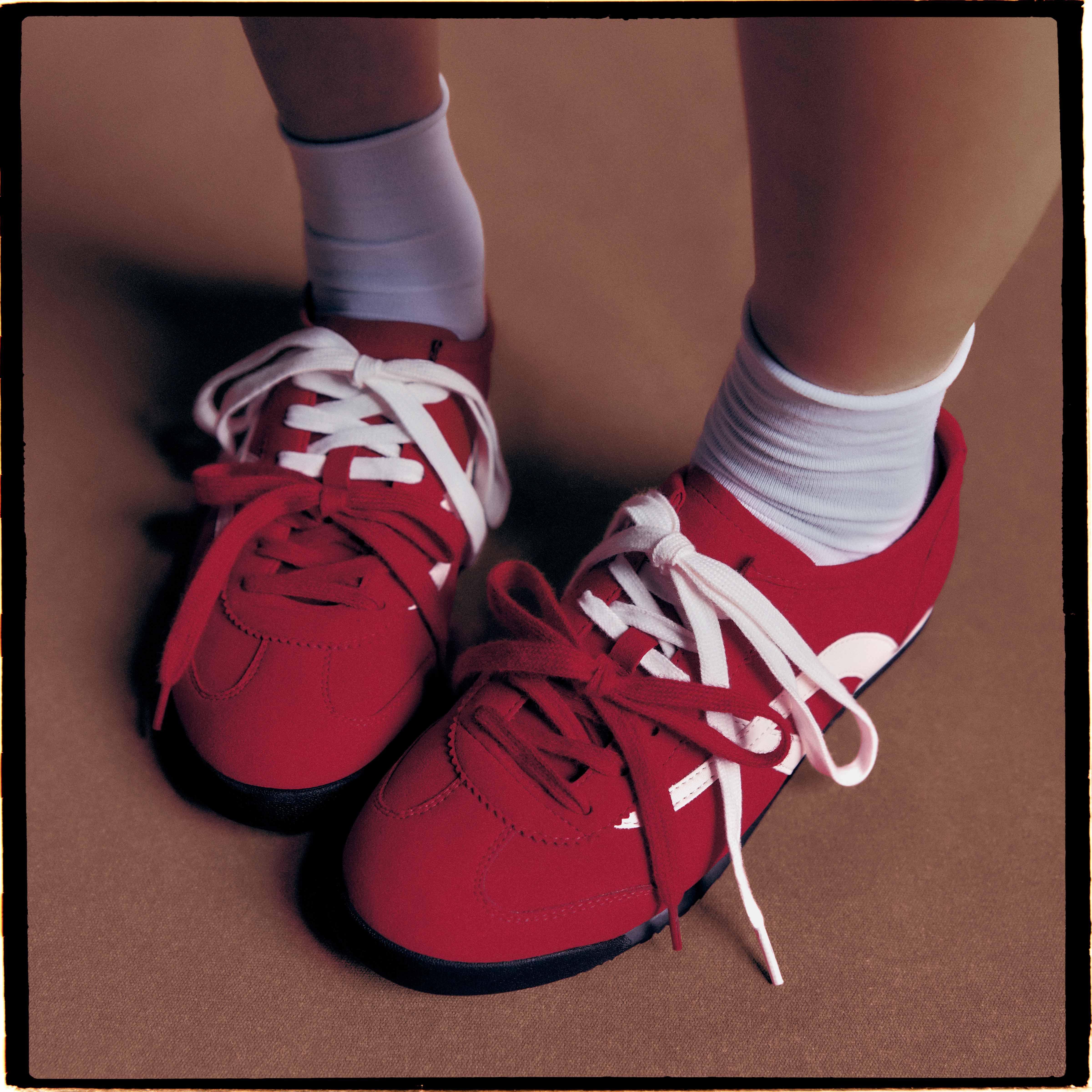 Beaa Red Women's Monochromatic Sneakers