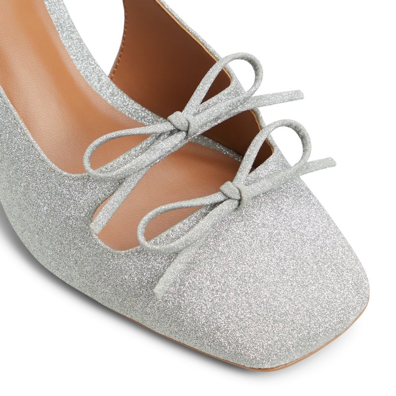 Fille Silver Women's Kitten heels | Call It Spring Canada