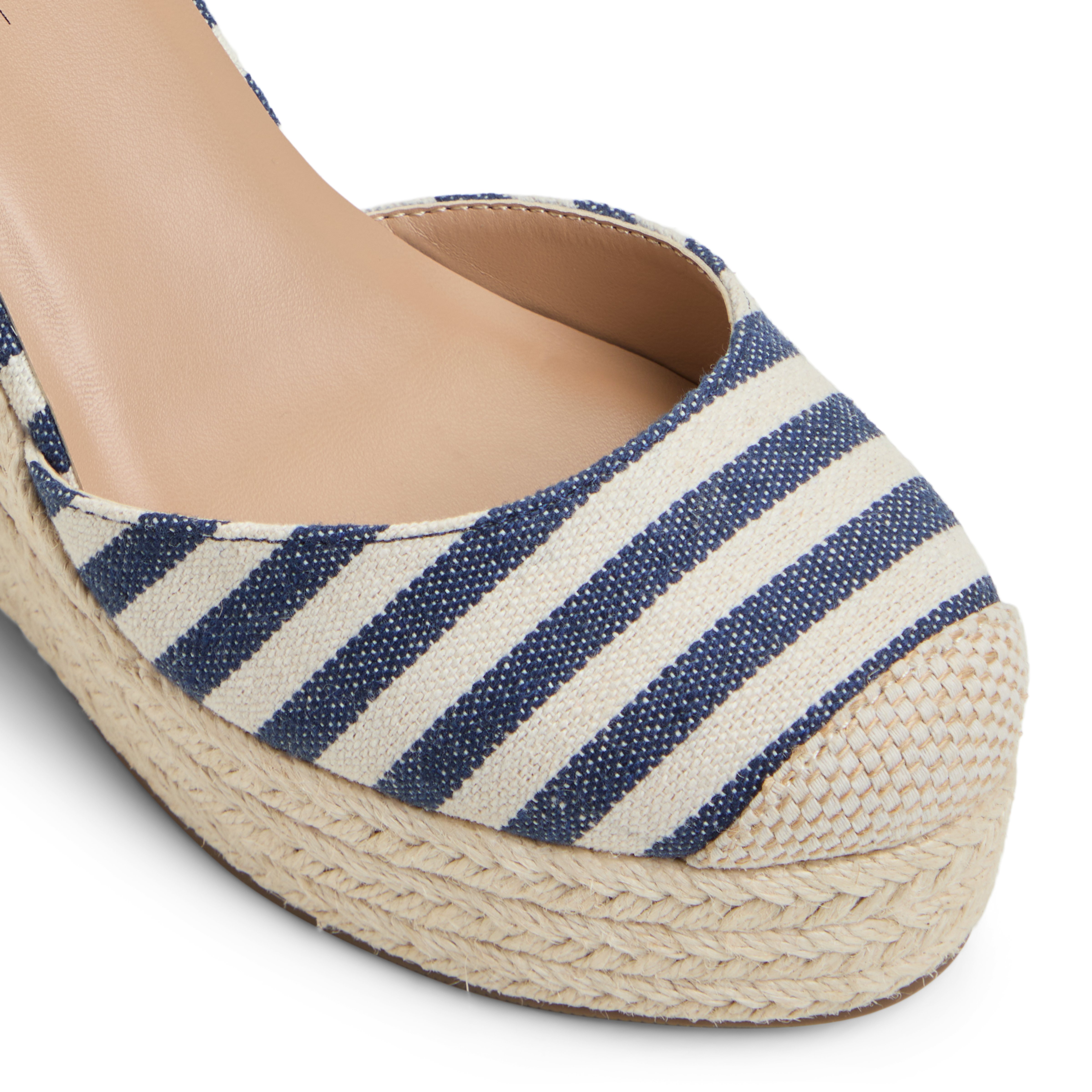 Goldiie Marine Femmes Talons compensés | Boutique Spring Canada